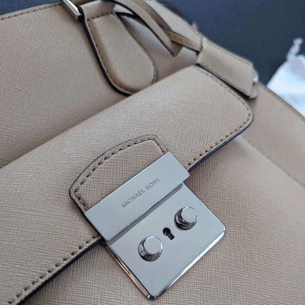 Michael Kors Bridgette Leather Tote - Picture 6 of 10